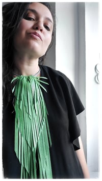 Image 5 of Collana in pelle artigianale CROW KING - Green Ray