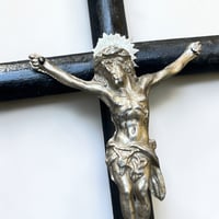 Image 2 of Crucifix antique de Jésus Christ - Napoléon III – Bois noirci et Christ en métal -  XIXe