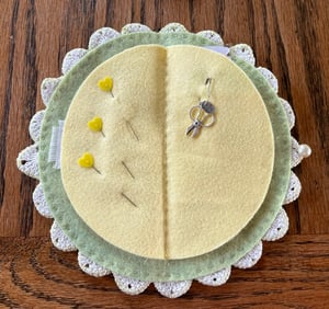 Image of Green Doily Needle Book