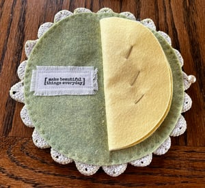 Image of Green Doily Needle Book