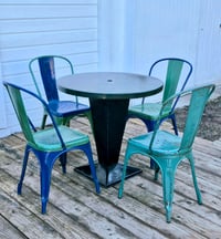 Image 4 of Chaise Tolix A, années 50 (modèle sans palmette) bicolore