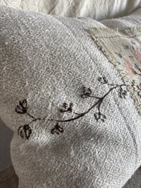 Image 4 of EARLY 20TH CENTURY HAND EMBROIDERED ANTIQUE TURKISH TEXTILE ON HANDWOVEN VINTAGE LINEN