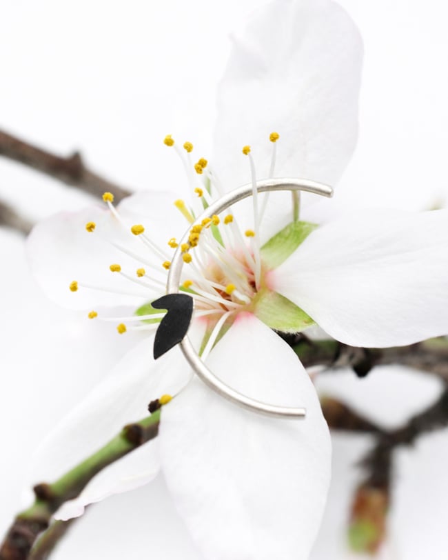 ORECCHINI ESSENZIALI MEZZALUNA 