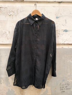 Camicia nera fantasia tono su tono 