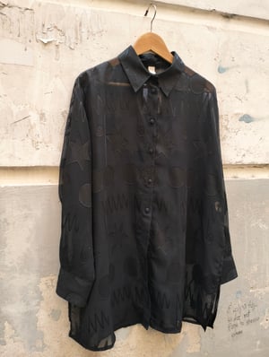 Camicia nera fantasia tono su tono 