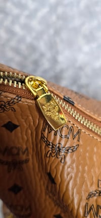 Image 2 of Brown Mackin Cutie tote and hat