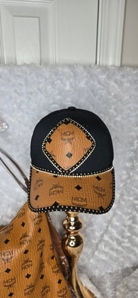 Image 3 of Brown Mackin Cutie tote and hat