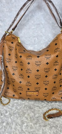 Image 4 of Brown Mackin Cutie tote and hat