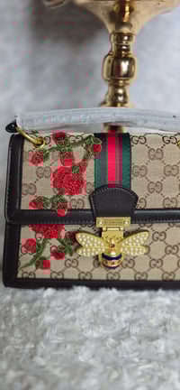 Image 2 of Brown Bee Bag crossbody with red roses