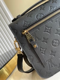 Image 6 of Borsa Louis Vuitton  - Metis #1