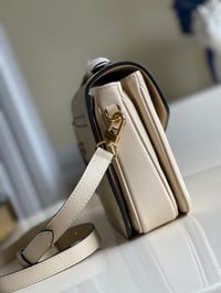 Image 7 of Borsa Louis Vuitton  - Metis #3