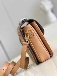 Image 3 of Borsa Louis Vuitton  - Metis #8