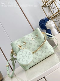 Image 1 of Borsa Louis Vuitton  - Bella Mahina M57068