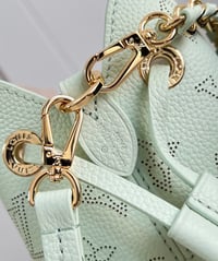 Image 8 of Borsa Louis Vuitton  - Bella Mahina M57068