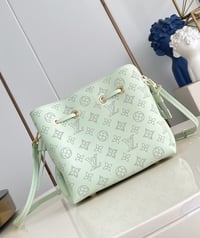 Image 2 of Borsa Louis Vuitton  - Bella Mahina M57068