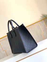 Image 2 of Borsa Louis Vuitton  - OnTheGo MM