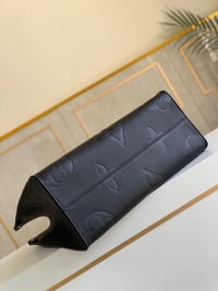 Image 4 of Borsa Louis Vuitton  - OnTheGo MM