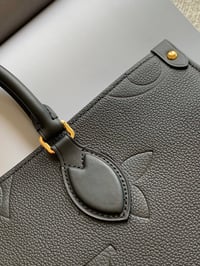 Image 5 of Borsa Louis Vuitton  - OnTheGo MM