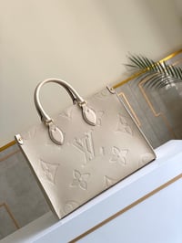 Image 2 of Borsa Louis Vuitton  - OnTheGo MM #2