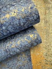 Image 7 of Marbled paper #83 'Frost' on blue base paper 