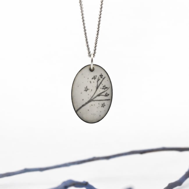 CIONDOLO SMALTATO CON DISEGNO DI RAMI