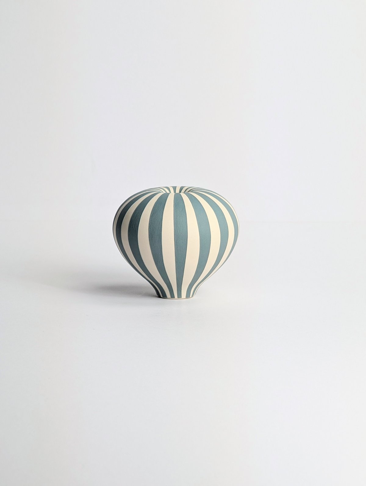 Image of Mini Blue-grey & White Humbug Vessel