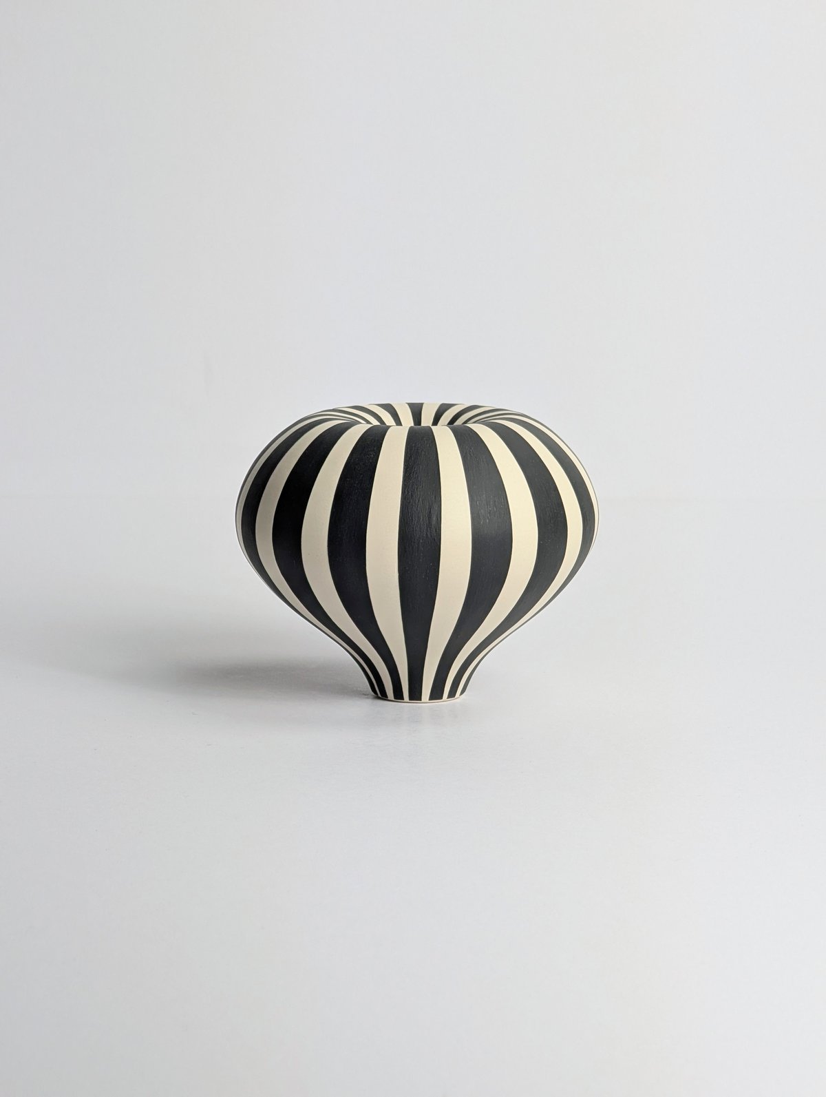 Image of Midi Black & White Humbug Vessel