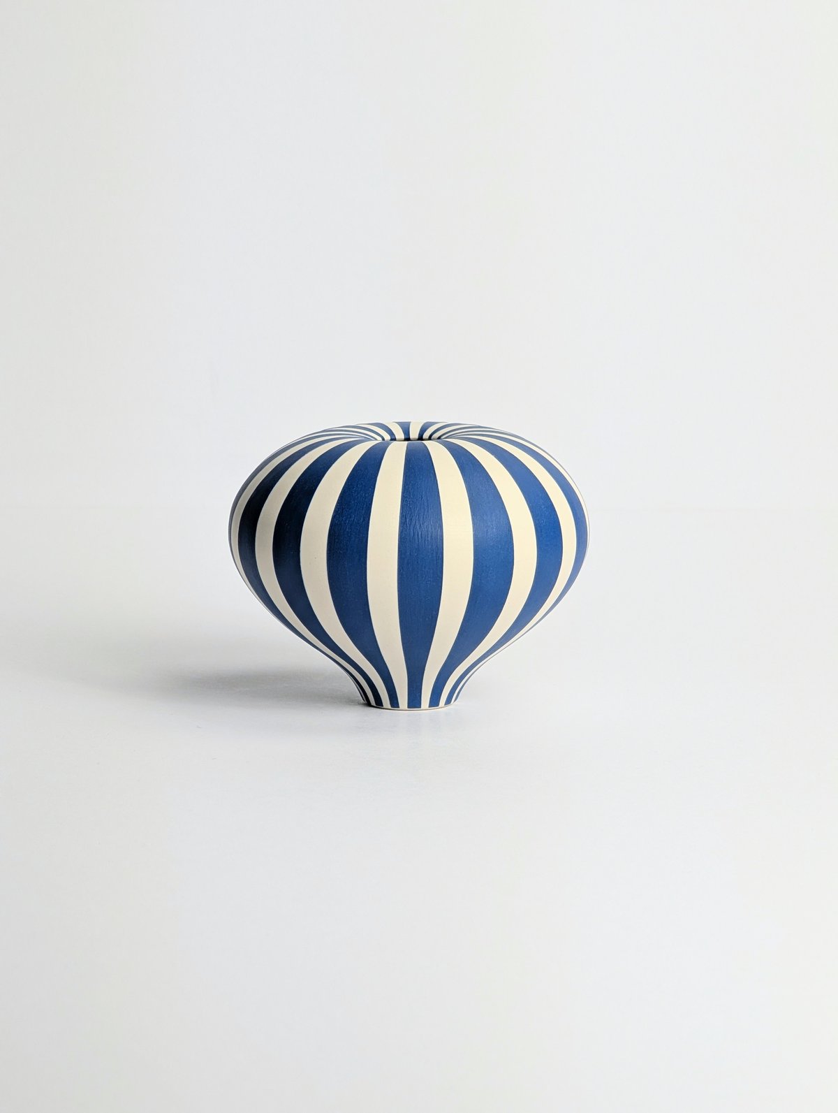 Image of Midi Blue & White Humbug Vessel 