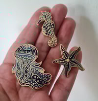 Image 3 of Seahorse - hard enamel pin