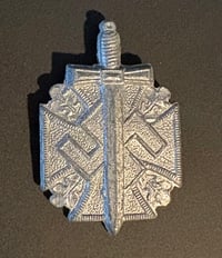 Image 2 of WW2 (Nazi Germany) Winterhilfswerk (WHW) Veteran's Fund Raising Day Badge