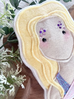 Image of Zara Larsson felt decoration