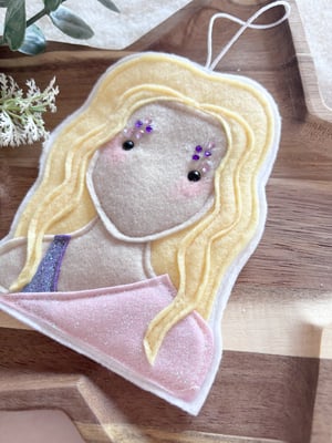 Image of Zara Larsson felt decoration