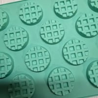Image 1 of 18 cell round waffles 