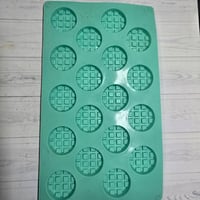 Image 2 of 18 cell round waffles 
