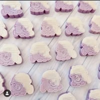 Image 2 of Henry & Hetty mould