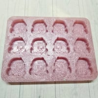 Image 1 of Henry & Hetty mould