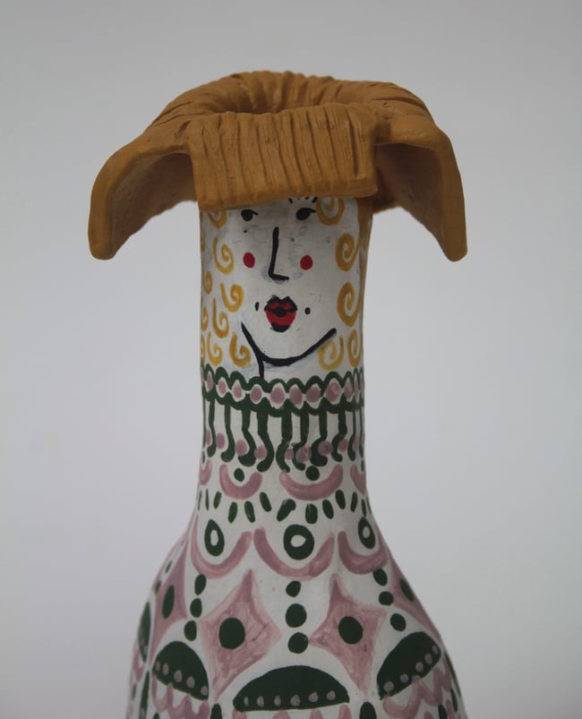 'Fine lady' ceramic vessel
