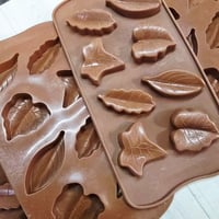 Image 2 of Autumn leaves 4pk 