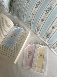 Pansy Lace Bookmark