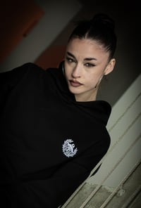 Image 2 of SUDADERA BLACK BOLSILLO OCULTO