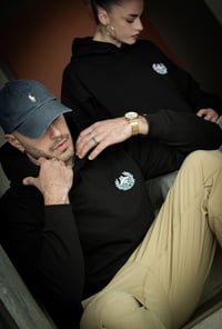 Image 4 of SUDADERA BLACK BOLSILLO OCULTO