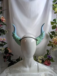 Image 2 of Dragon Horns | Rainbow Blue-Pink | XL