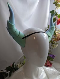 Image 4 of Dragon Horns | Rainbow Blue-Pink | XL