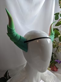 Image 4 of  Dragon Horns | Rainbow Green-Pink | XL