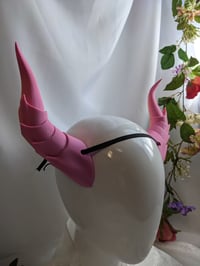 Image 4 of Dragon Horns | Pink - Orange | Large