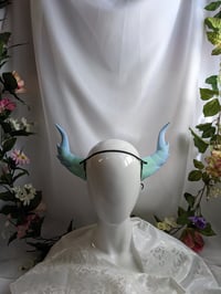 Image 3 of Dragon Horns | Rainbow Blue-Pink | Large