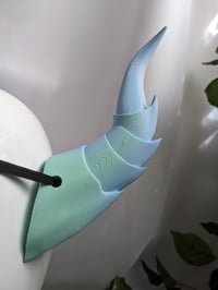 Image 5 of Dragon Horns | Rainbow Blue-Pink | Large