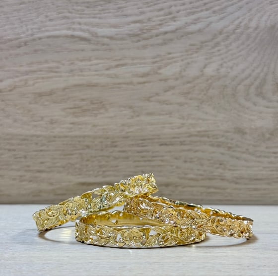 Image of PUA NANI GOLD WOMEN'S BANGLE 