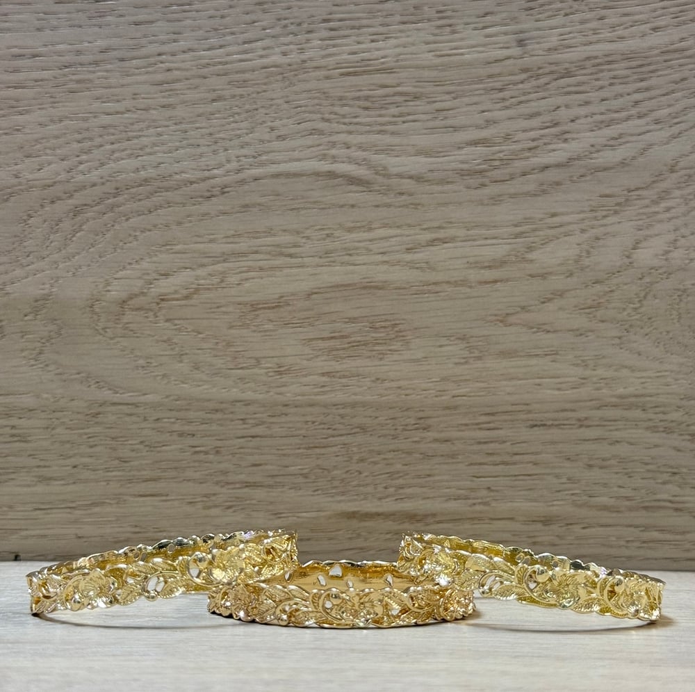 Image of PUA NANI GOLD WOMEN'S BANGLE 