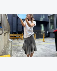 Image 5 of FOIL PRINT PLEATED SKIRT